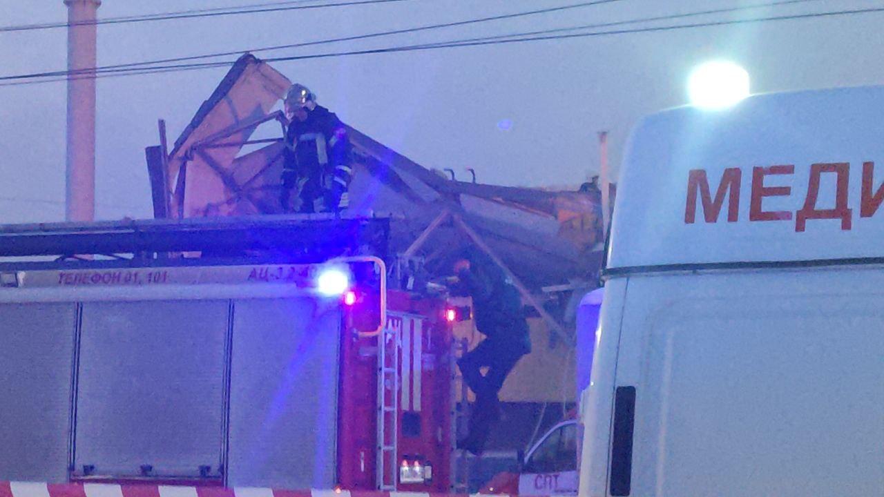 Фото Опубликованы кадры обрушения ТЦ в Новосибирске: 30 страшных фото ЧП 12